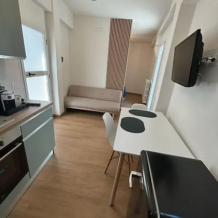 Bilocale Moderno Con Terrazzo E Posto Auto